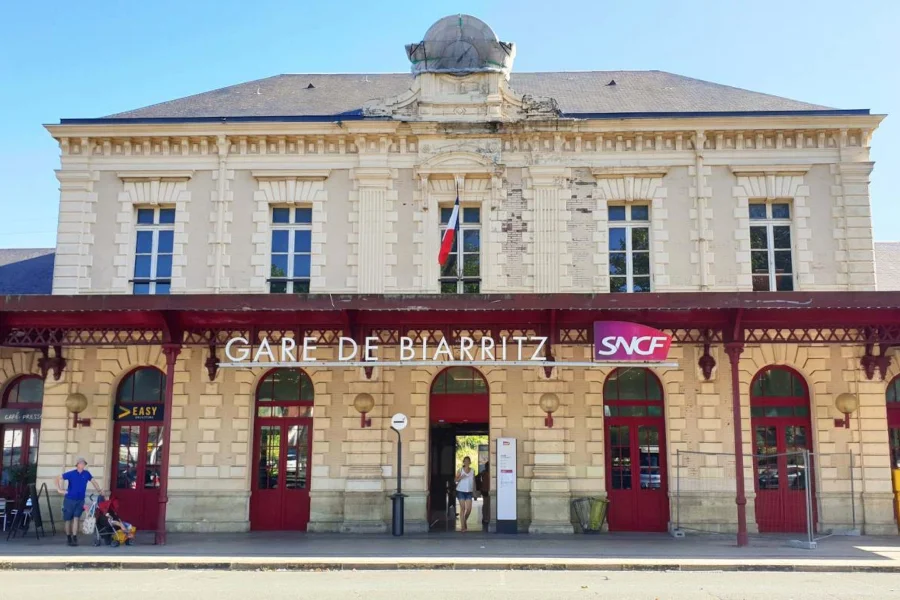 Transferts VTC depuis et vers les gares de Bayonne, Biarritz, Dax, Bordeaux, San Sébastian, Bilbao et Irun